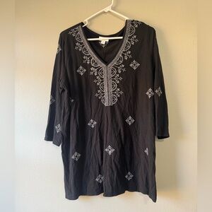 J. Jill black cotton-blend V-neck tunic with gray/white embroidery size medium